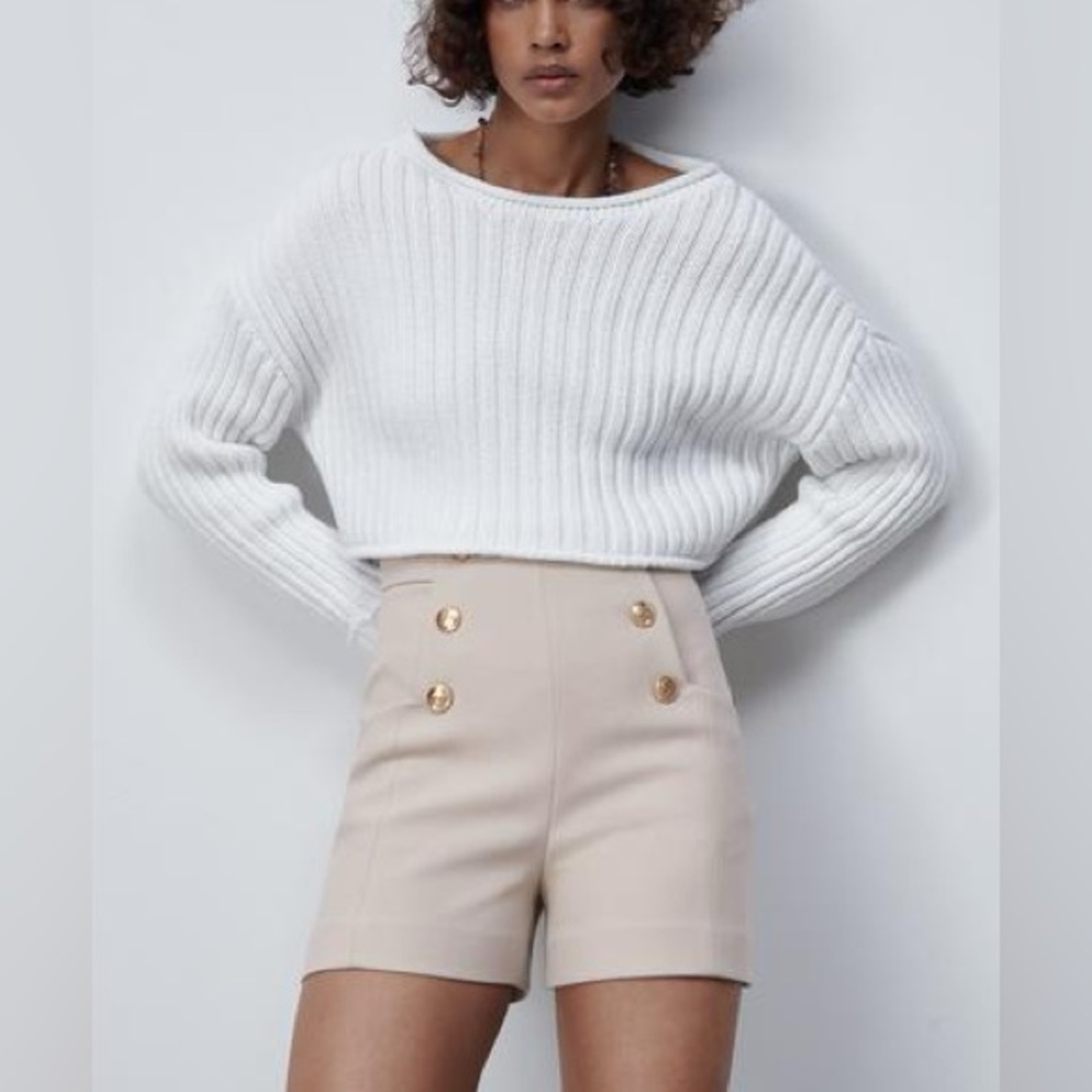 Zara HIGH WAISTED BUTTON SHORTS - Sand size Small